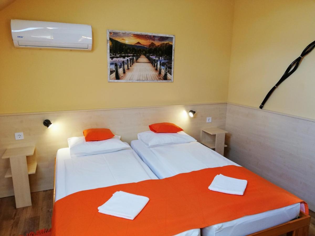 Lotuszvirag Vendeghaz Hotel เซคซาร์ด ภายนอก รูปภาพ