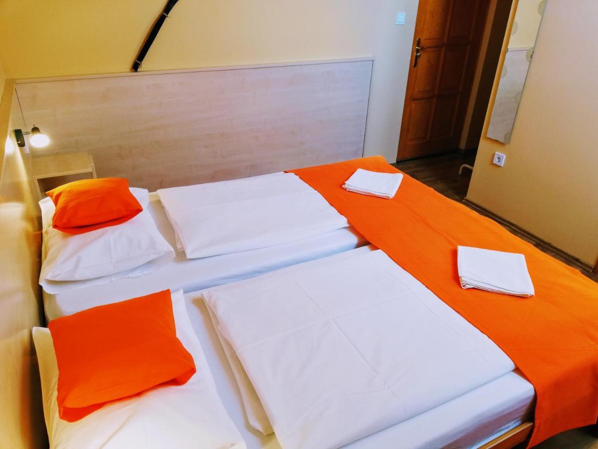 Lotuszvirag Vendeghaz Hotel เซคซาร์ด ภายนอก รูปภาพ